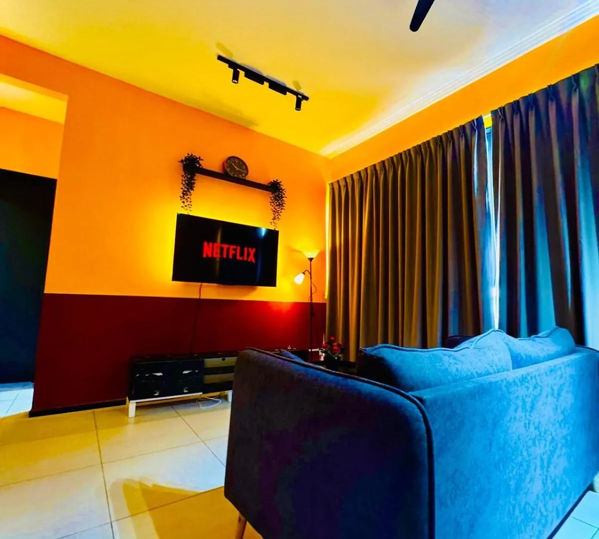 Deluxe Suites With Infinity Pool, Kids' Pool & Sea Jelutong Apartment