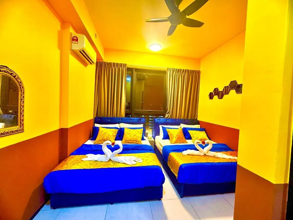 Deluxe Suites With Infinity Pool, Kids' Pool & Sea Jelutong Apartment