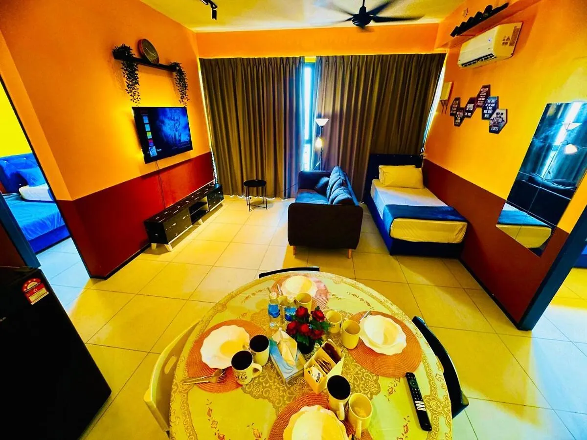 Deluxe Suites With Infinity Pool, Kids' Pool & Sea Jelutong Apartment