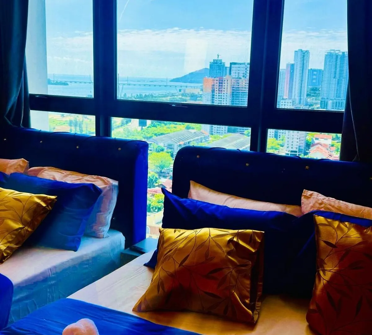 Deluxe Suites With Infinity Pool, Kids' Pool & Sea Jelutong