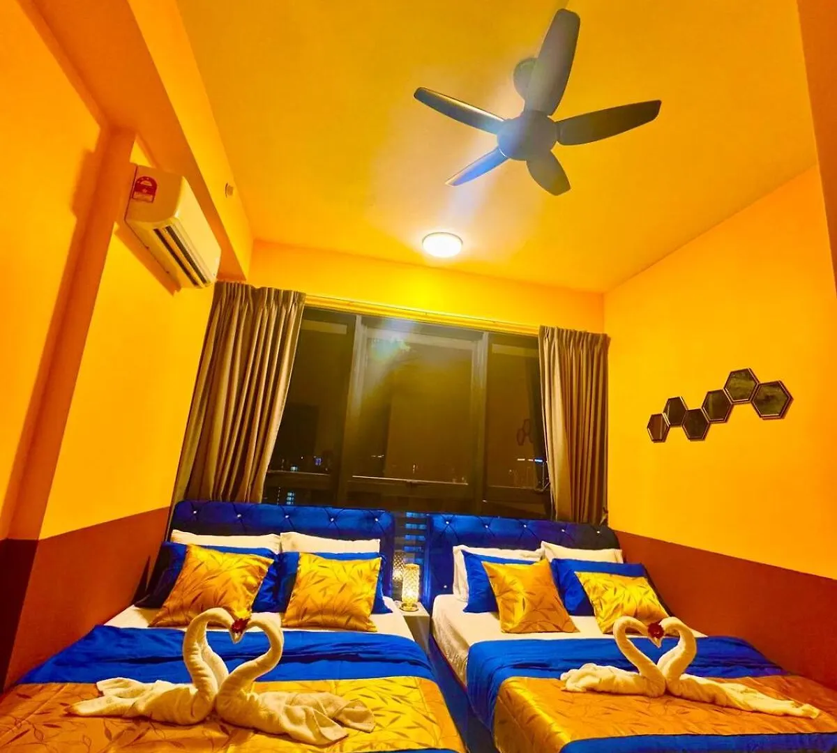 Deluxe Suites With Infinity Pool, Kids' Pool & Sea Jelutong Apartment